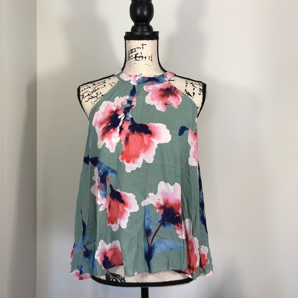 NWT Sage Floral Top - Picture 4 of 5